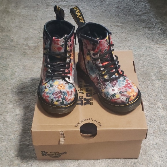 wanderflower dr martens